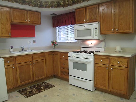 4th image of 902 37th Ave