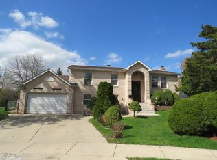 260 Kosan Cir, Streamwood, IL 60107