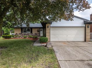 10732 N Oak Dr, Ferndale, MI