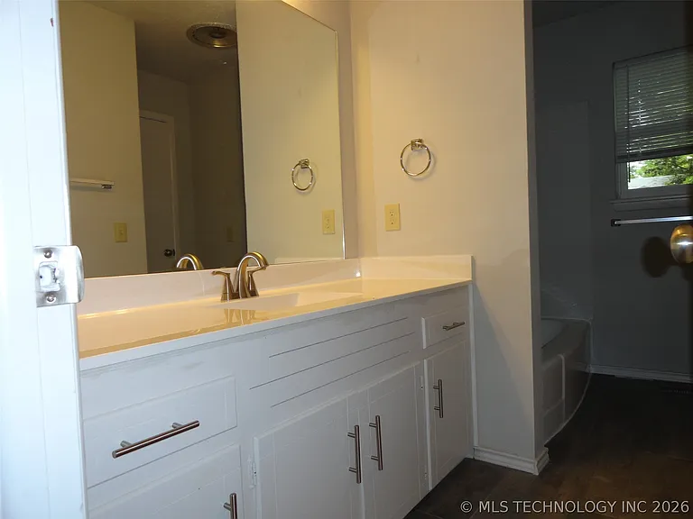 2312 W 44th St — Photo 9