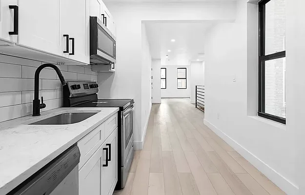 Rented by Bridge Bay Capital | media 23