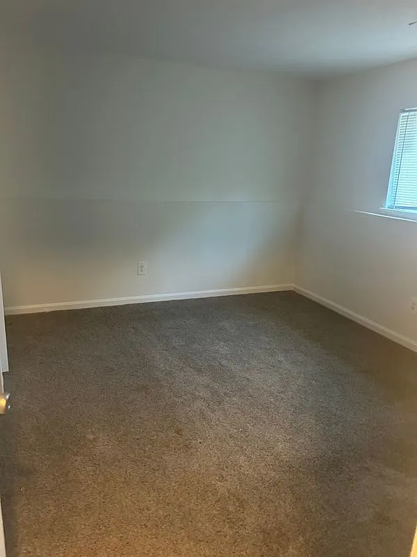 3 bed, 2.0 bath, 890 sqft, $3,300 — Photo 4