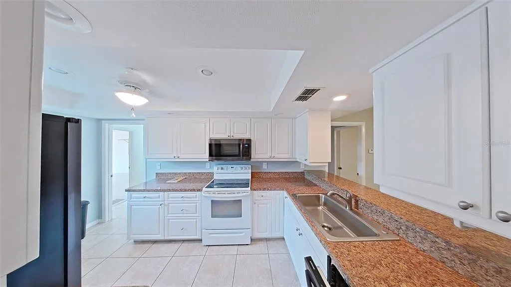 2 bed, 2.0 bath, 1343 sqft, $1,395 — Photo 2