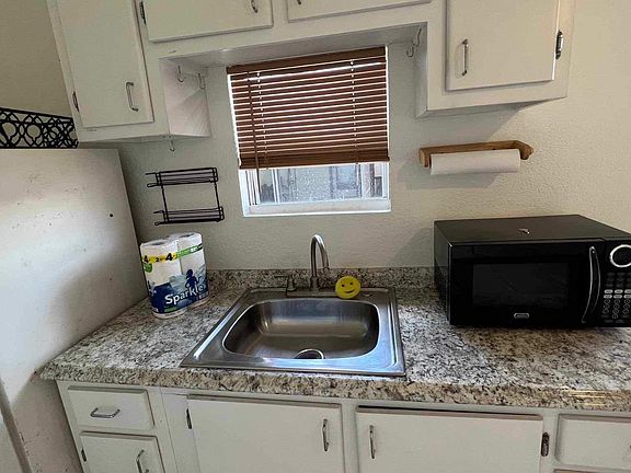 2nd image of 712 Lakewood Ave #B