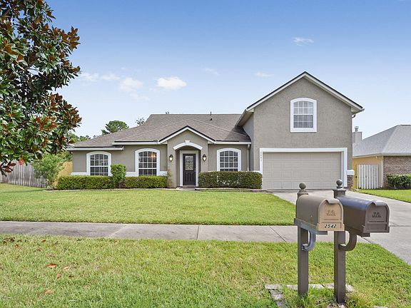 3rd image of 2541 Royal Pointe Dr
