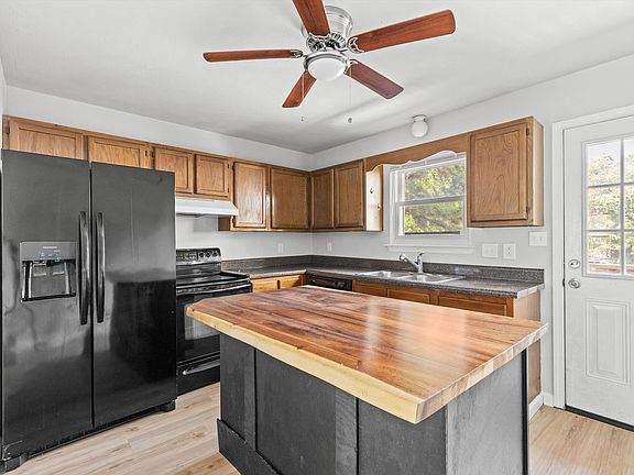 3rd image of 225 A View Ave APT 202