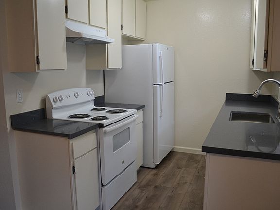 3rd image of 1002 Railroad Ave #11272109