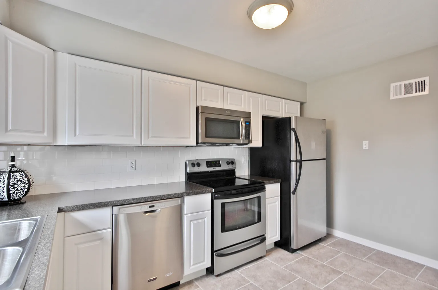 9128 Flores Dr photo 1