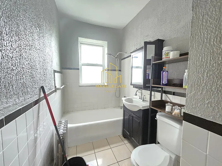 110-112 Lincoln St #204 — Photo 4