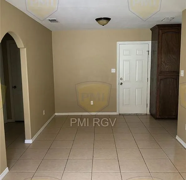 304 W Amy Dr #A — Photo 3