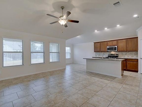 4th image of 101 Briar Glen Dr