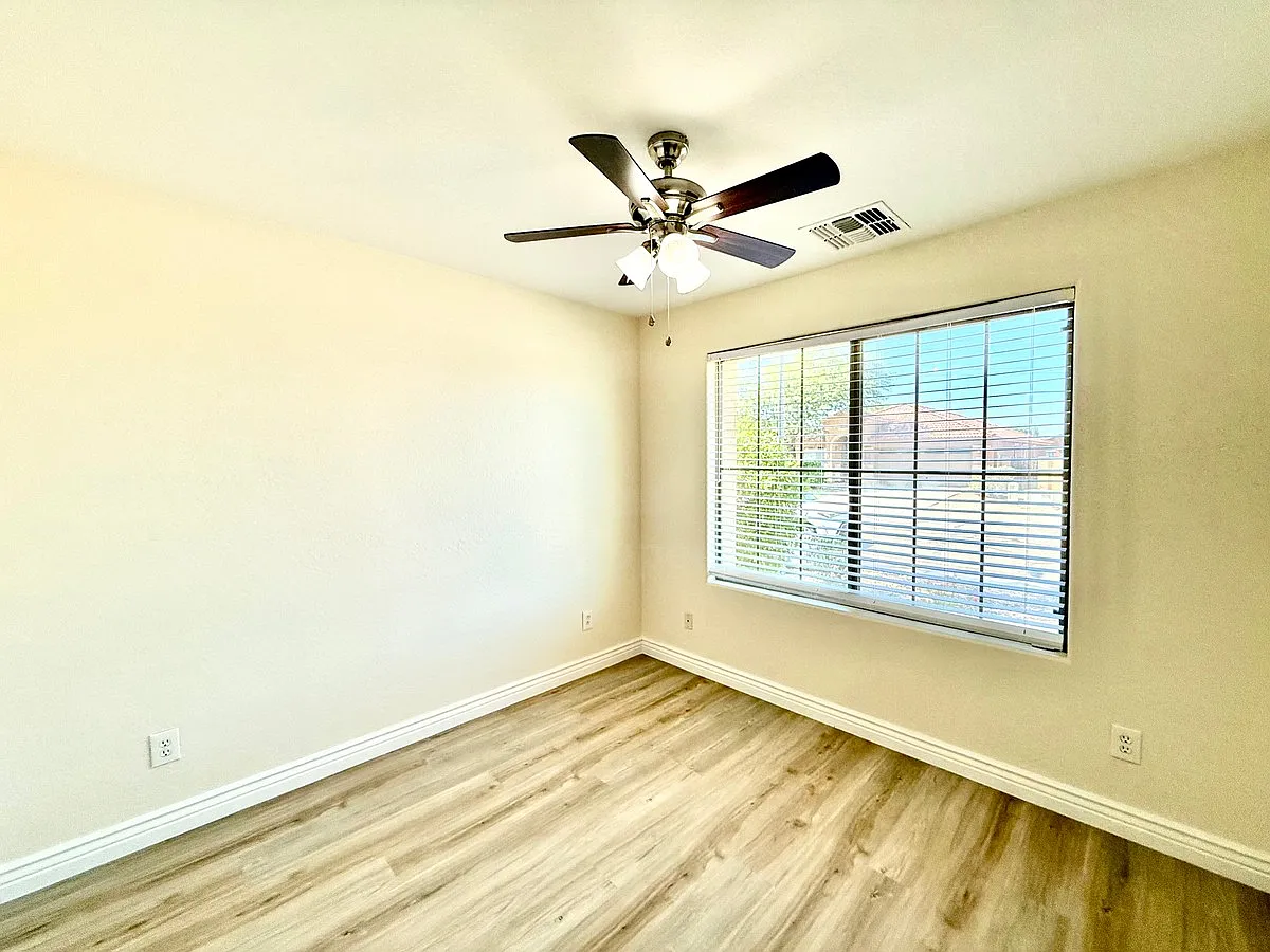 4 bed, 2.0 bath, 1688 sqft, $2,395 — Photo 4