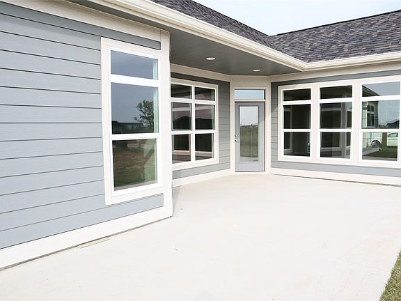 4th image of 1042 NW Creekside Dr