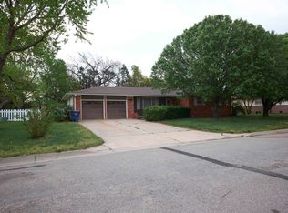 302 Howard Pl, Mount Hope, KS 67108