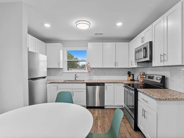 607 Dowd St — Photo 11