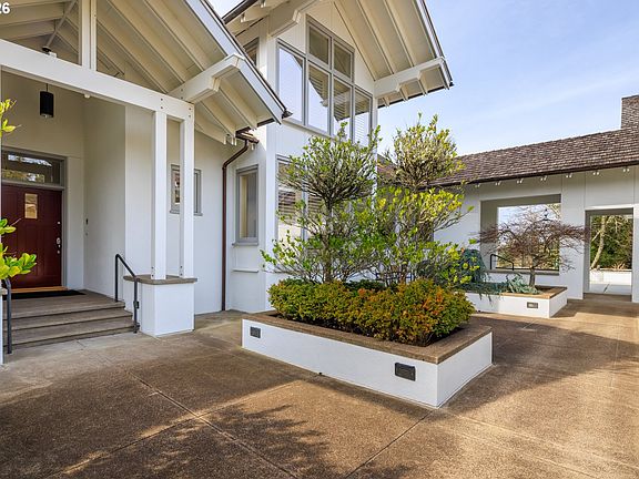 3rd image of 4080 Spring Blvd