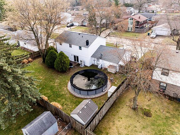 4th image of 2210 W Christy Ln