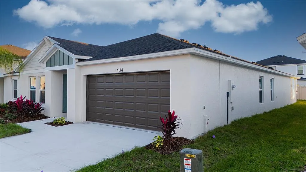 3 bed, 2.0 bath, 1900 sqft, $2,500 — Photo 2