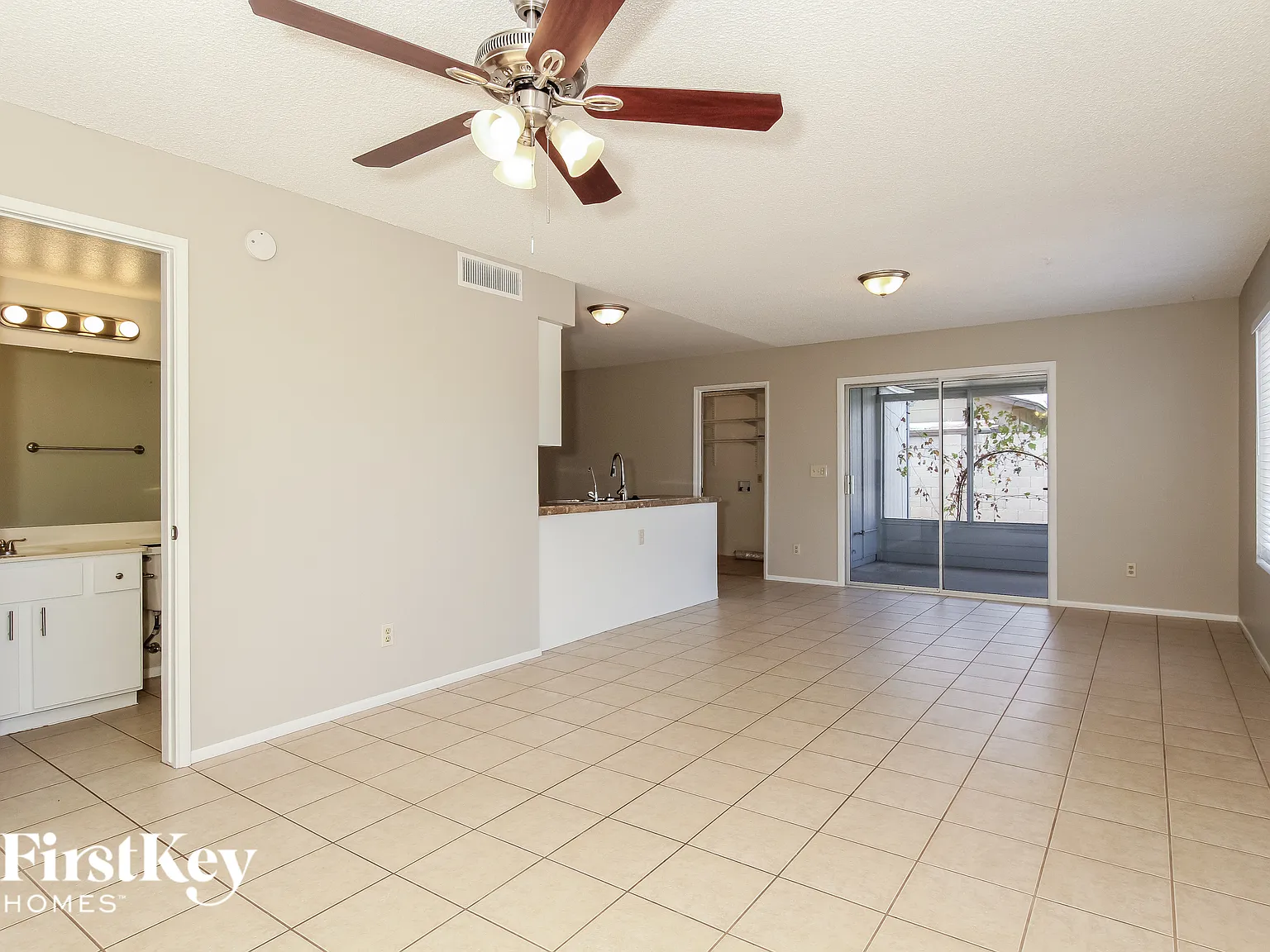 3 bed, 2.0 bath, 1416 sqft, $2,300 — Photo 4