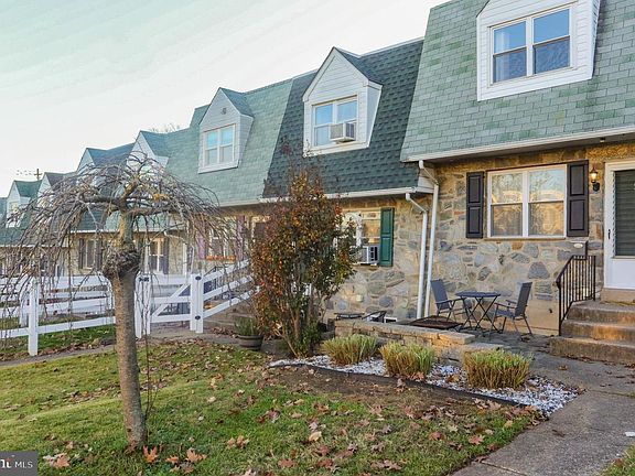 2nd image of 20 Franklin Ave