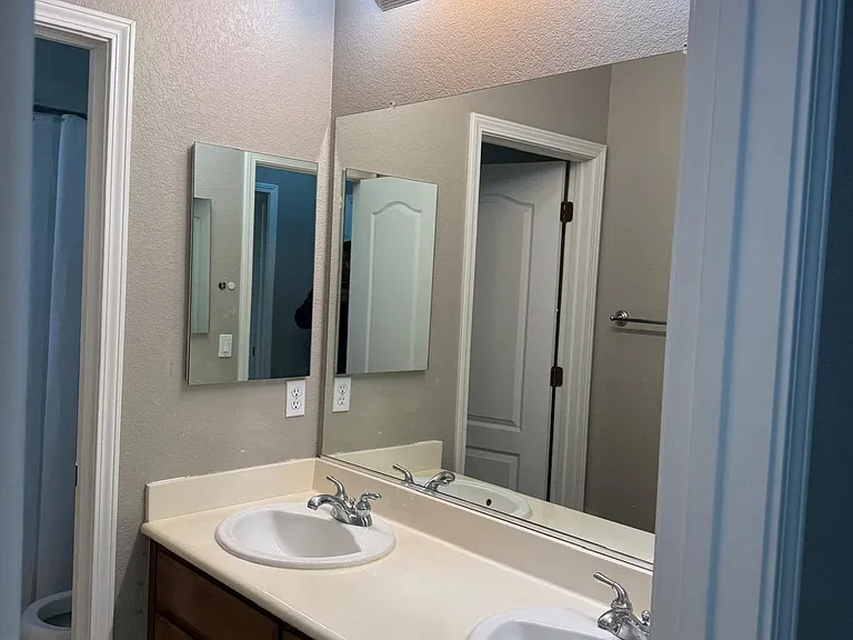 702 Samantha St — Photo 18
