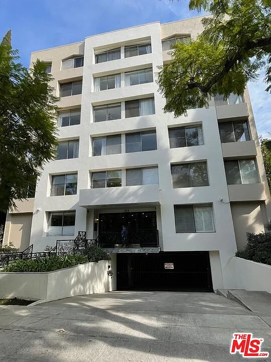 412 N Palm Dr #302
