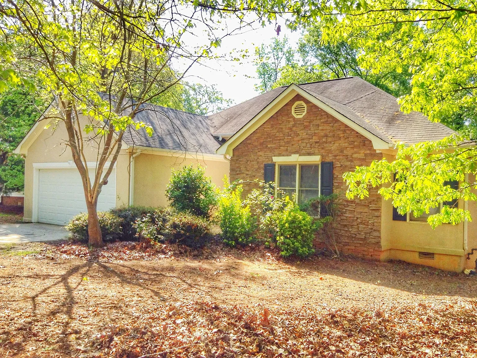 4 bed, 2.5 bath, 1714 sqft, $2,000 — Photo 2