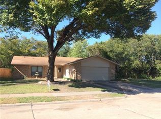 402 Brian Dr, Grand Prairie, TX 75052