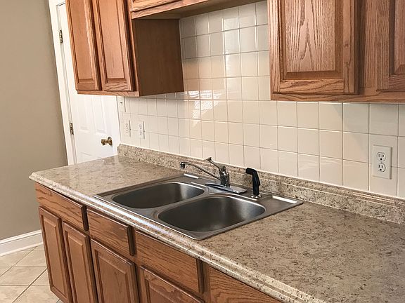 5th image of 2937 Glenrose Ave NW