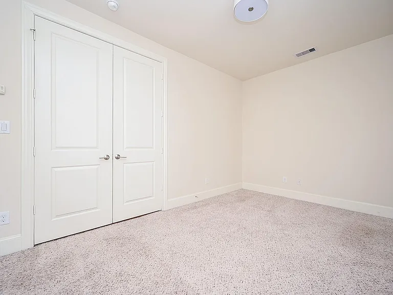 9546 London Bridge Sta — Photo 23