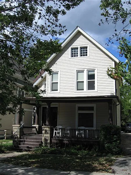 909 E Huron St photo 1