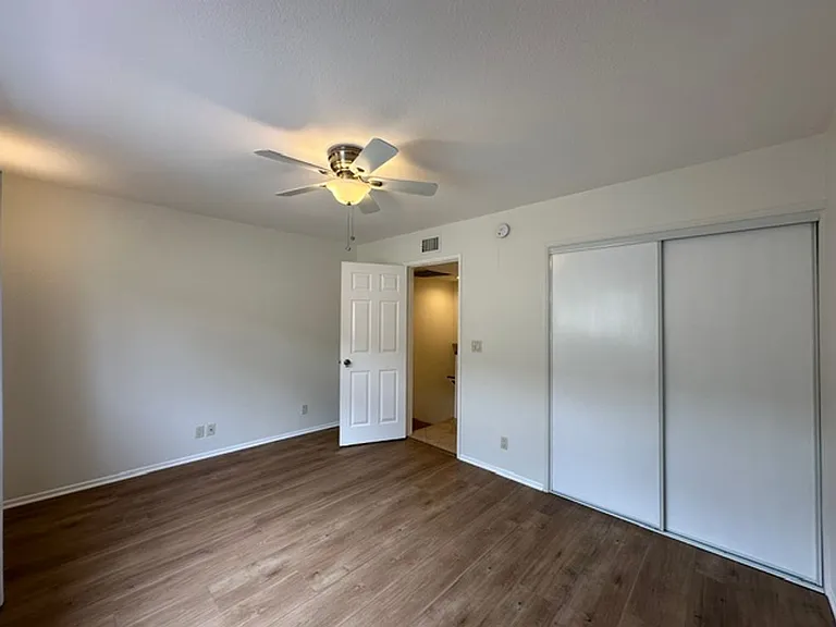 22865 Del Valle St #6 — Photo 15