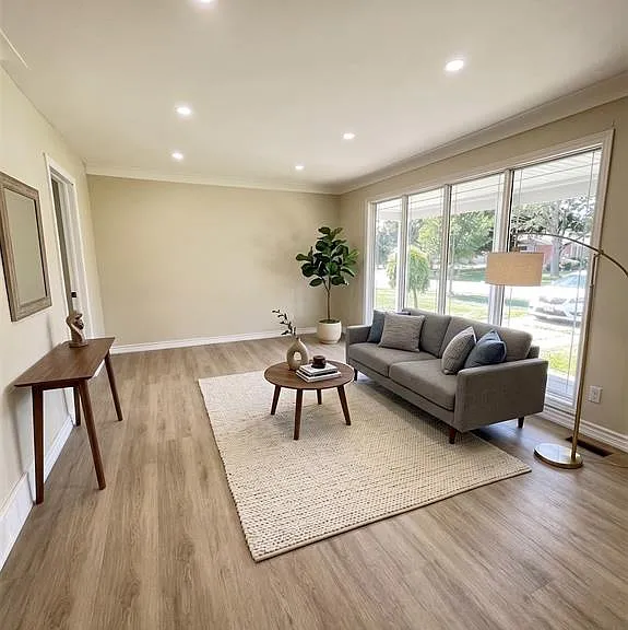 4071 Churchill Dr — Photo 2