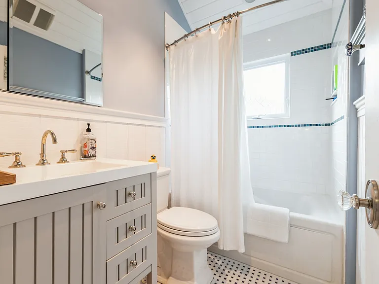 56 Lamb Ave — Photo 6
