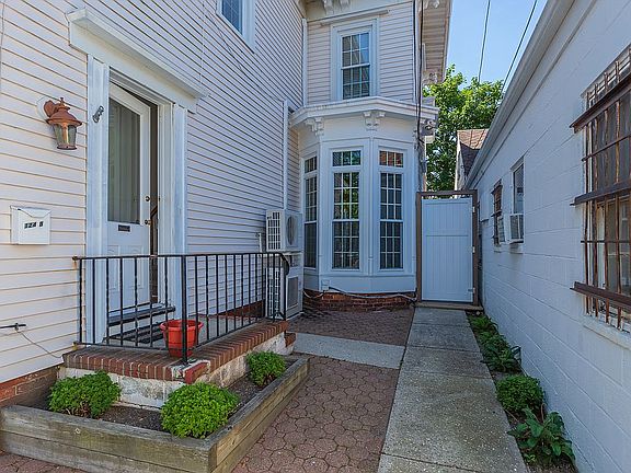 2nd image of 124 Front St