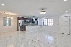 1389 W 33rd St — Photo 12