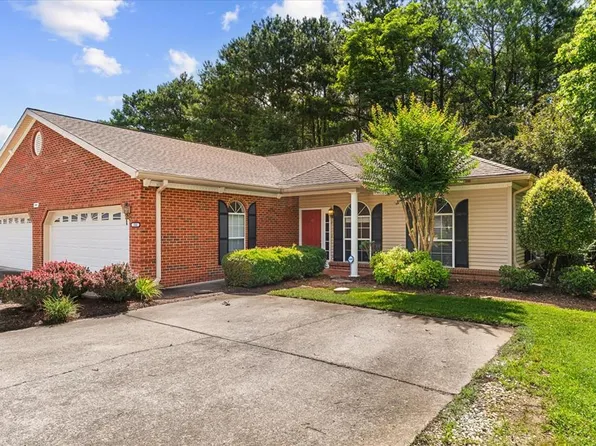 1694 Red Oak Dr, Dalton, GA 30721