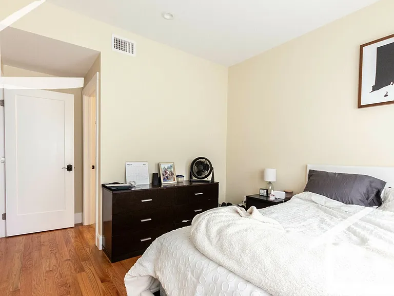 16 Glencoe St #2 — Photo 5