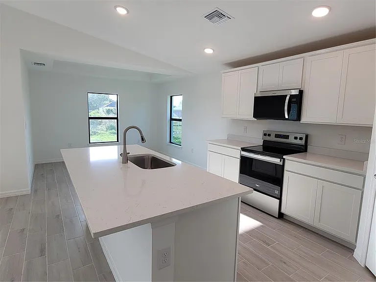 6305 Shaw St — Photo 3