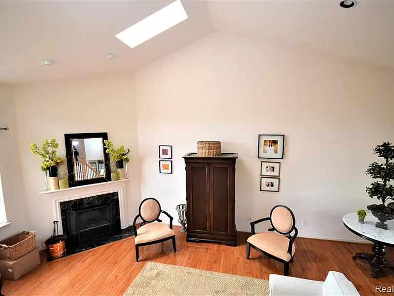 4890 Spring Meadow Dr — Photo 5