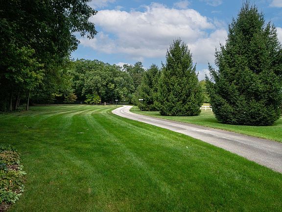 4th image of 2065 W River Rd