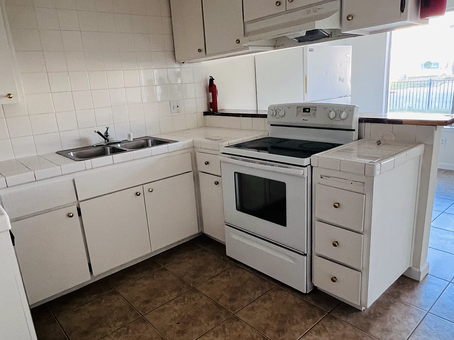 2 bed, 1212 sqft, $1,999 — Photo 2