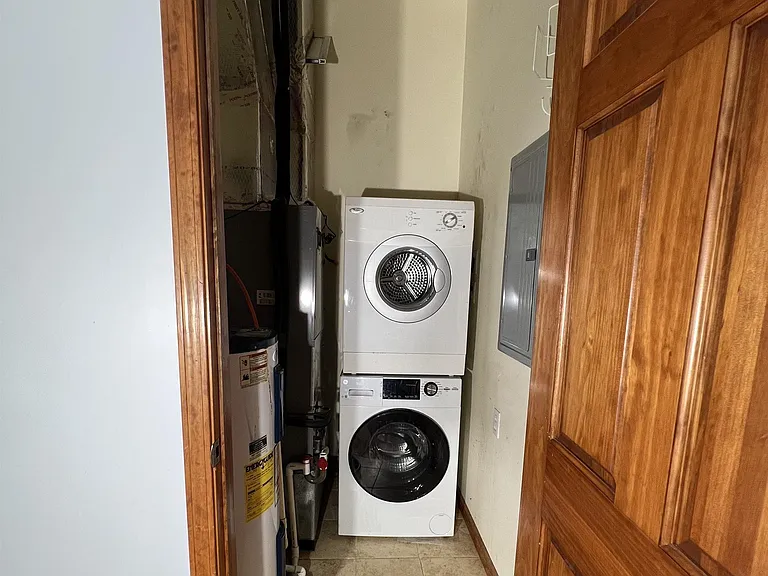 110 W 6th St #5 — Photo 5