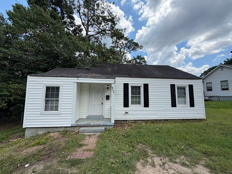 922 E Glenn Ave