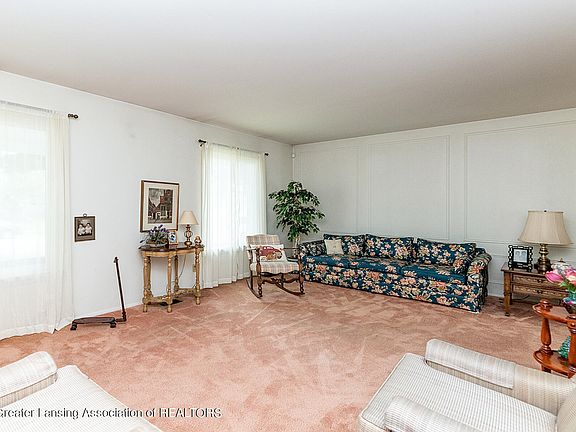 2nd image of 1417 N Magnolia Ave