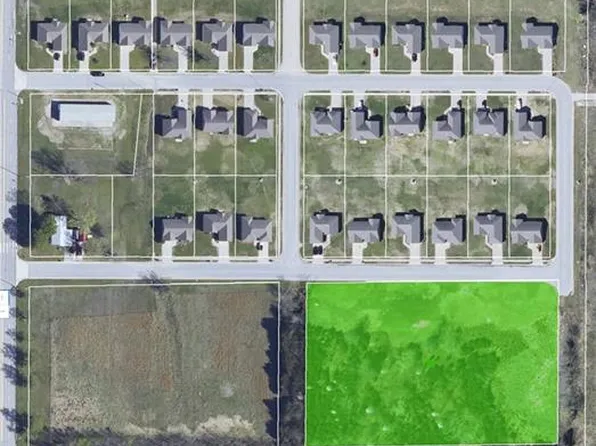 102 E John St, Coffeyville, KS 67337