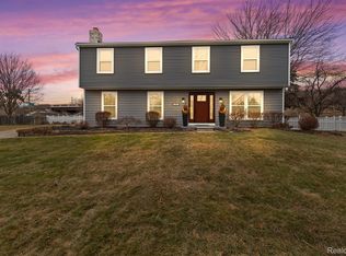 1975 Fleetwood Dr, Troy, MI 48098