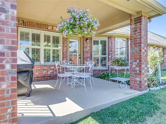 2nd image of 7705 Hinkley Oak Dr