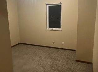 1331 N Division St, Davenport, IA 52804
