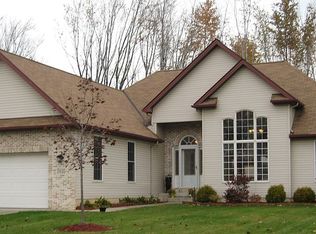 7635 Travis Dr, Madison, OH 44057